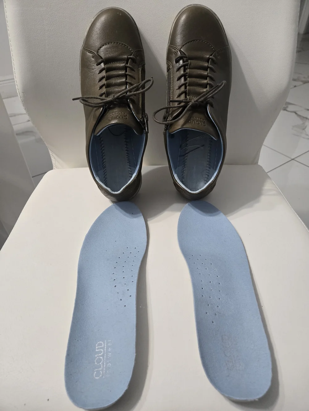 Cloud Olive Leather Casual Sneaker Unisex Size 40